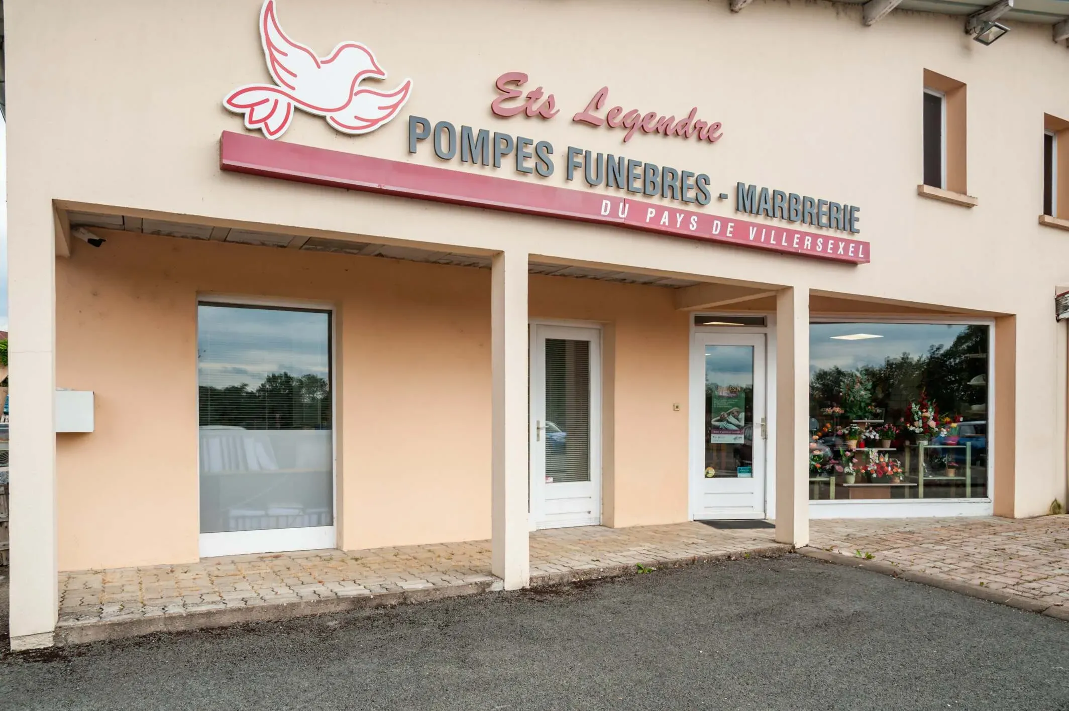 Entrée principale de l'agence funéraire Legendre du Pays de Villersexel.